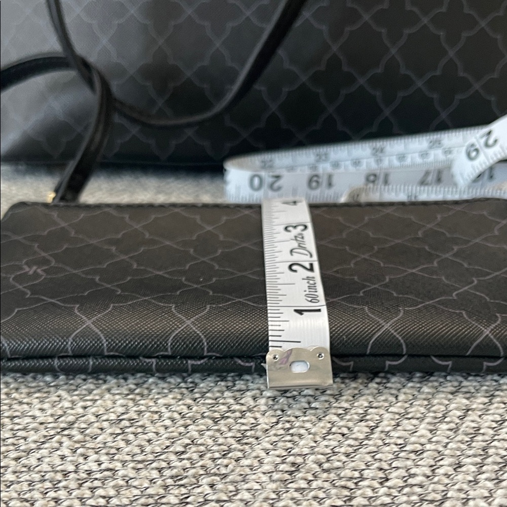 Kelly & Katie Elegant Black Tote with Pouch - Picture 12 of 16